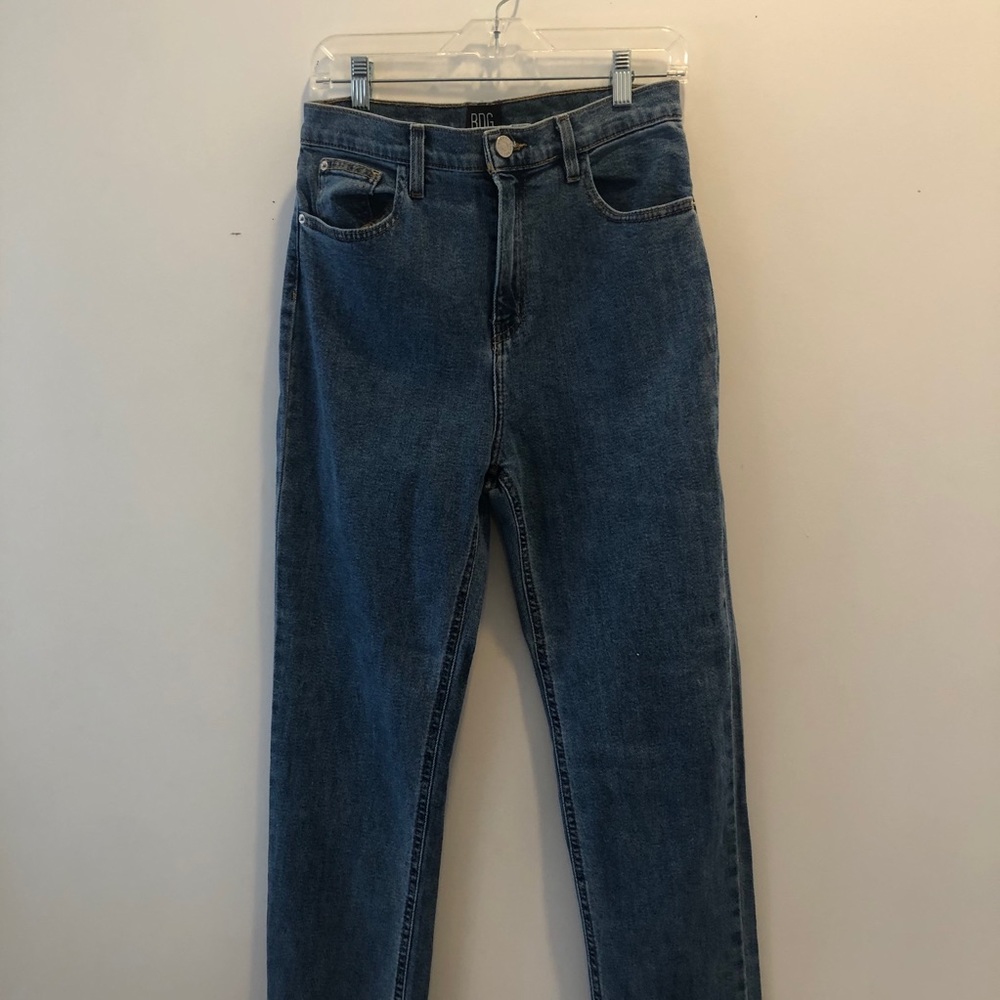 BDG GIRLFRIEND HIGH RISE JEAN SIZE 28
